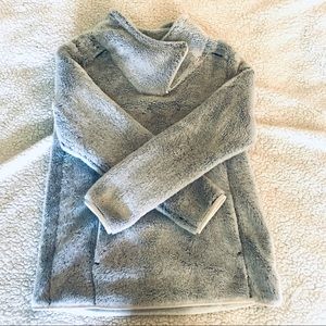 ST. JOHN’S BAY fuzzy pullover 🐻